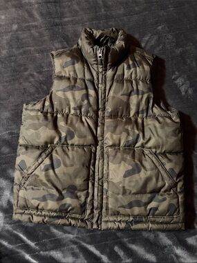Old Navy Boy’s Olive Camo Quilted Vest